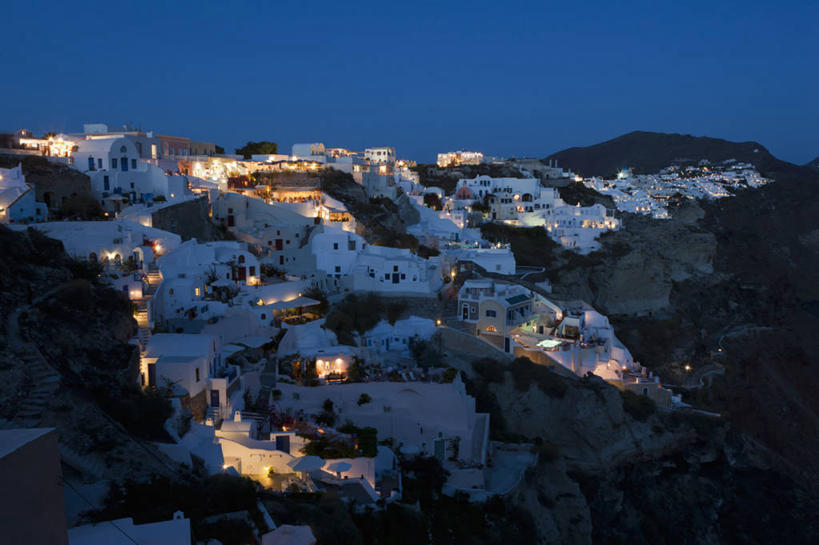 无人,家,横图,俯视,室外,夜晚,度假,美景,城市风光,城市,夜景,希腊,欧洲,阴影,光线,影子,房屋,屋子,景观,云,云朵,公寓,灯光,云彩,娱乐,洋房,楼房,住宅,蓝色,白云,蓝天,天空,天,享受,休闲,景色,放松,基克拉迪群岛,圣托里尼岛,希腊共和国,基克拉泽斯群岛,彩图,高角度拍摄,房子,费拉