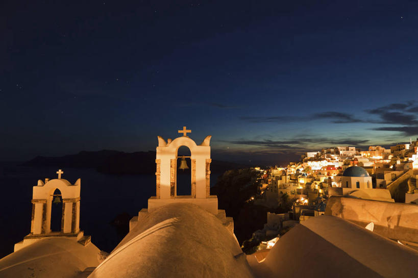 无人,家,教堂,横图,室外,夜晚,正面,旅游,度假,海浪,海洋,名胜古迹,标志建筑,地标,建筑,希腊,欧洲,阴影,节日,遗迹,光线,十字架,影子,房屋,屋子,浪花,云,云朵,建筑群,灯光,云彩,古迹,文化,文物,娱乐,建设,古建筑,楼房,住宅,蓝色,白云,蓝天,天空,海水,天,祈祷,享受,休闲,健康,旅游胜地,放松,许愿,宗教,信仰,晴朗,纪念,祈求,基督教,基克拉迪群岛,圣托里尼岛,天主教,海景,信念,古文明,希腊共和国,基克拉泽斯群岛,平安,大海,风浪,海,海水的波动,近岸浪,涌浪,晴空,彩图,房子,大教堂,礼拜堂,费拉