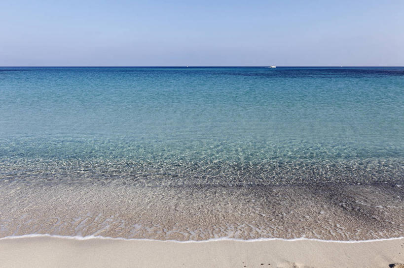 无人,横图,室外,白天,正面,旅游,度假,海浪,海洋,美景,沙滩,西班牙,欧洲,阴影,光线,沙子,影子,海岸,景观,浪花,水平线,辽阔,海平线,沙地,娱乐,蓝色,蓝天,天空,阳光,自然,海水,天,享受,休闲,广阔,景色,放松,晴朗,一望无际,南欧,自然风光,海景,万里无云,马略卡岛,西班牙王国,无边无际,一马平川,巴利阿里群岛,马略卡,巴利阿里,大海,风浪,海,海水的波动,海滩,近岸浪,涌浪,晴空,晴空万里,彩图,马洛卡岛,水天相接,水天一线