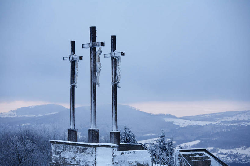 无人,横图,室外,白天,正面,旅游,度假,美景,山,雪,雪山,雾,大雪,德国,欧洲,节日,朦胧,模糊,十字架,冰,积雪,景观,山峰,雪景,冬季,冬天,山峦,文化,娱乐,自然,祈祷,享受,休闲,健康,景色,放松,寒冷,许愿,宗教,信仰,纪念,祈求,迷雾,冰冷,西欧,自然风光,德意志联邦共和国,严寒,冰凉,酷寒,凛冽,凛凛,极冷,巴伐利亚,巴伐利亚州,拜恩州,拜恩自由州,平安,大雾,彩图,下弗兰肯行政区