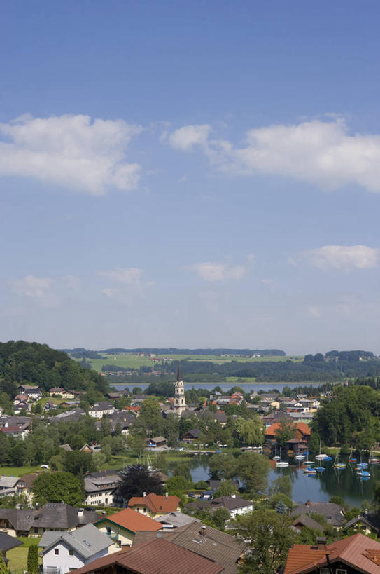 无人,家,竖图,室外,白天,正面,度假,河流,美景,山,山脉,树林,水,植物,城市风光,城市,奥地利,欧洲,阴影,光线,影子,房屋,屋子,河水,景观,山峰,水流,云,云朵,公寓,山峦,云彩,娱乐,洋房,楼房,住宅,树,树木,蓝色,绿色,白云,蓝天,天空,阳光,自然,群山,天,享受,休闲,景色,放松,生长,晴朗,成长,中欧,首府,萨尔斯堡,奥地利共和国,萨尔茨堡,萨尔茨堡州,晴空,彩图,房子,萨尔茨堡城郊县