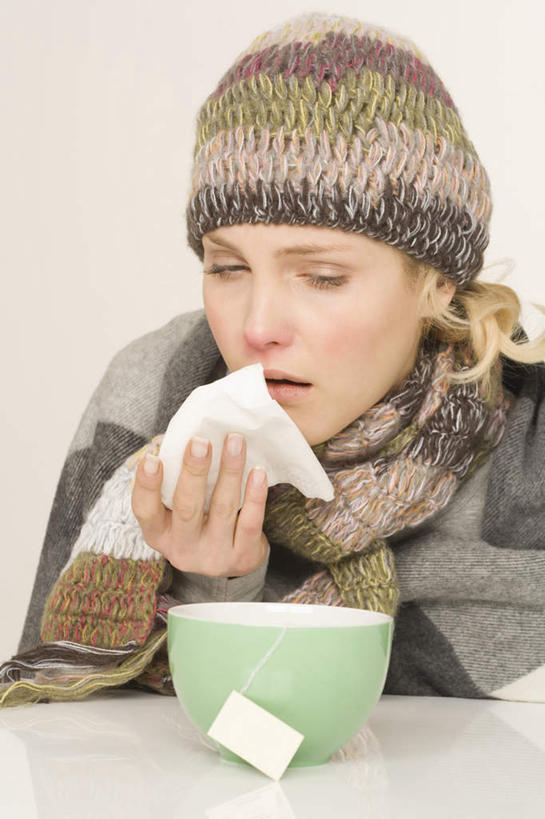 西方人,一个人,坐,闭眼,捧,竖图,室内,白天,白色背景,正面,餐桌,桌子,帽子,欧洲,欧洲人,仅一个年轻女性,仅一个女性,仅一个人,擦,抚摸,服装,装饰,陶瓷,陶瓷制品,休闲装,一个,衣服,容器,围巾,碗,休闲,温暖,休闲服,擦拭,摄影,服饰,影棚,单个,餐台,围脖,储藏,保暖,华丽,点缀,感冒,御寒,储存,衬托,美观,雅致,雅观,编织帽,伤风,揩擦,拭,年轻女性,女人,女性,白种人,闭眼睛,闭着眼,闭着眼睛,端,端着,捧着,手捧,坐着,半身,彩图,影棚拍摄,拍摄,贮存,轻抚