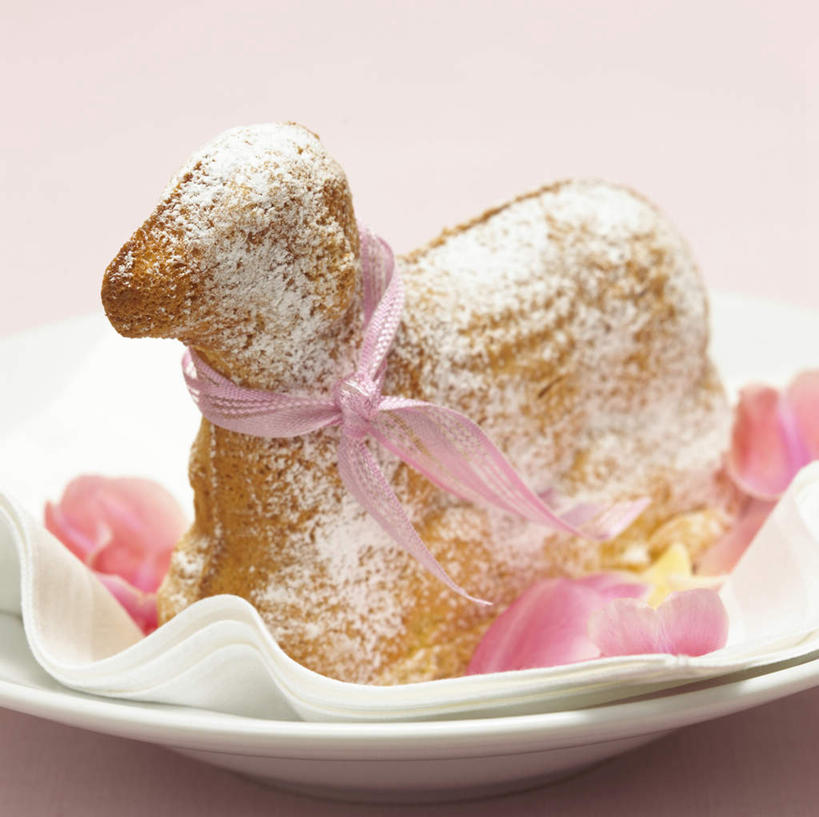 点心,无人,横图,俯视,室内,特写,白天,下午茶,桌面,桌子,羊,餐具,复活节,阴影,节日,朦胧,模糊,庆祝,装饰,盛开,反射,木制,碟子,盘,丝绸,丝带,影子,食品,缎带,花蕾,文化,绸带,花,花瓣,花朵,鲜花,食物,糕点,一个,一只,动物,盘子,木制品,碟,花苞,花蕊,庆典,家畜,摄影,牲畜,影棚,单个,纪念,华丽,修饰,点缀,衬托,美观,雅致,雅观,绵羊,彩图,高角度拍摄,影棚拍摄,拍摄,蛋糕