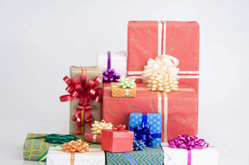 无人,横图,彩色,室内,特写,白天,白色背景,正面,静物,礼盒,礼物,一堆,许多,堆叠,堆积,装饰,丝绸,丝带,纸盒,缎带,绸带,盒子,包装盒,礼品盒,摄影,礼品,装饰花,影棚,堆,华丽,修饰,点缀,衬托,美观,雅致,雅观,彩图,影棚拍摄,拍摄