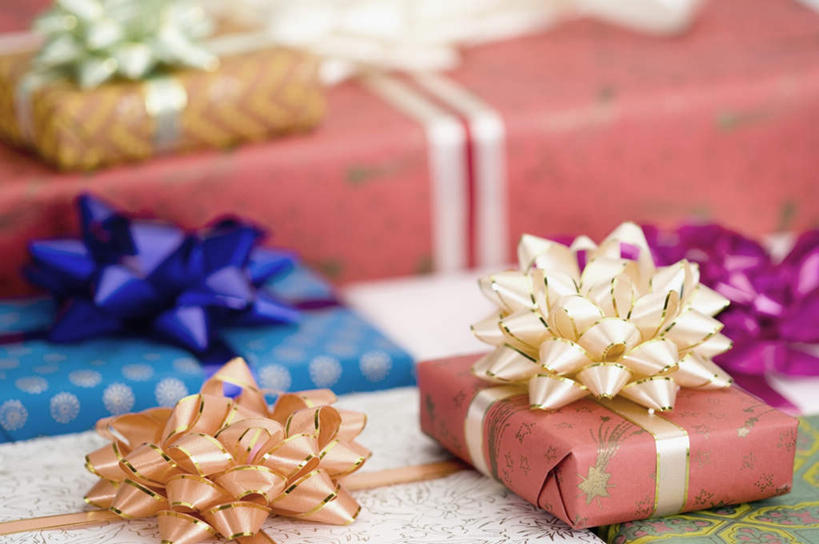 无人,横图,俯视,彩色,室内,特写,白天,白色背景,静物,礼盒,礼物,一堆,许多,堆叠,堆积,装饰,丝绸,丝带,纸盒,缎带,绸带,盒子,包装盒,礼品盒,摄影,礼品,装饰花,影棚,堆,华丽,修饰,点缀,衬托,美观,雅致,雅观,彩图,高角度拍摄,影棚拍摄,拍摄