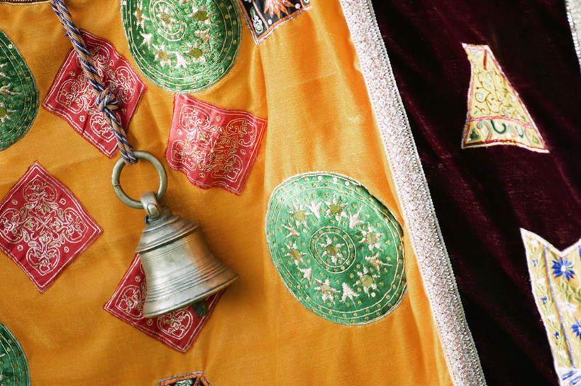 无人,横图,室内,特写,白天,正面,静物,纺织品,装饰,铃铛,手工制品,图像,工艺品,华丽,修饰,点缀,衬托,美观,雅致,雅观,构图,式样,彩图