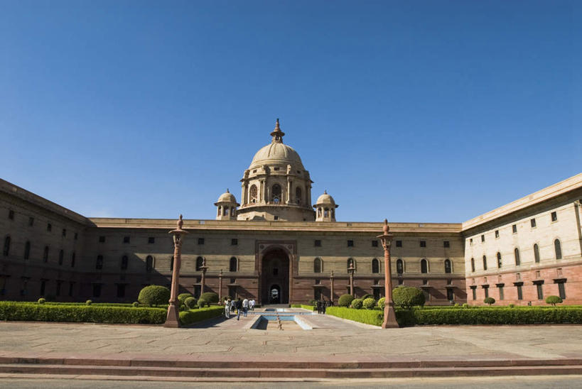 无人,家,宫殿,横图,室外,白天,正面,旅游,度假,草地,草坪,植物,别墅,窗户,标志建筑,地标,建筑,印度,亚洲,一排,阴影,整齐,光线,影子,房屋,墙,屋子,公寓,首都,娱乐,建设,洋房,楼房,玻璃窗,墙壁,墙面,住宅,草,树,树木,排列,蓝色,绿色,蓝天,天空,阳光,自然,天,享受,休闲,旅游胜地,放松,生长,晴朗,成长,队列,南亚,总统府,万里无云,新德里,印度共和国,维多利亚宫,印度总统府,晴空,晴空万里,彩图,房子