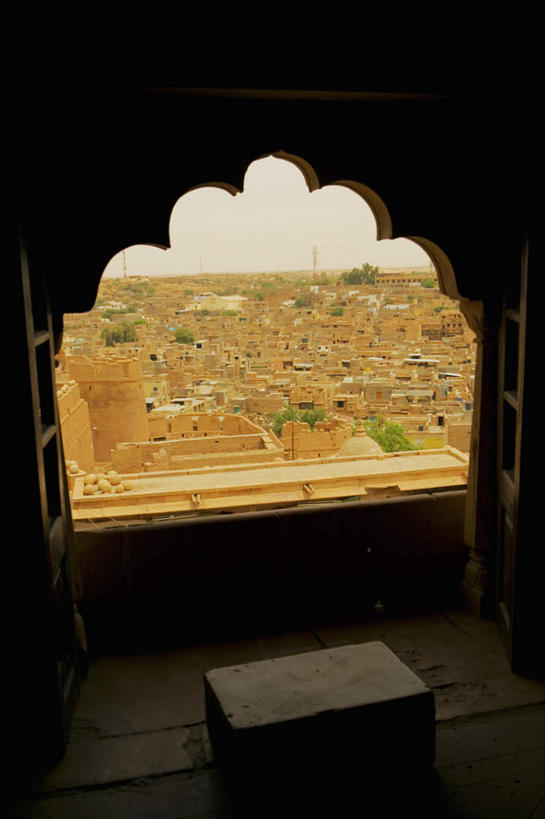 无人,宫殿,竖图,室内,白天,正面,旅游,度假,草地,草坪,植物,桌面,桌子,标志建筑,地标,建筑,印度,亚洲,阴影,光线,木制,影子,拱门,娱乐,建设,草,绿色,阳光,木制品,享受,休闲,旅游胜地,放松,南亚,拉贾斯坦邦,拉贾斯坦,印度共和国,贾沙梅尔,彩图