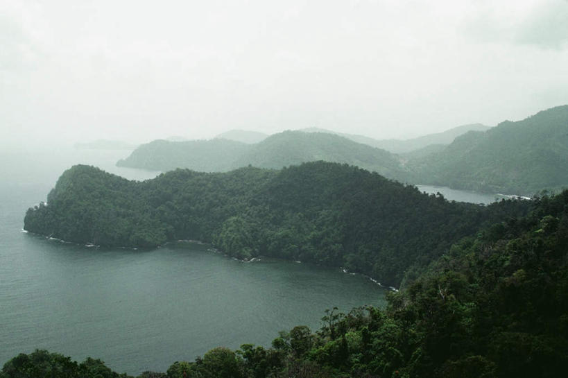 无人,横图,俯视,航拍,室外,白天,旅游,度假,海浪,海洋,美景,森林,沙滩,山,山脉,树林,植物,加勒比海,阴影,光线,沙子,影子,海岸,景观,浪花,山峰,沙地,山峦,娱乐,树,树木,绿色,阳光,自然,海水,群山,享受,休闲,景色,放松,生长,成长,南美洲,拉丁美洲,鸟瞰,自然风光,美洲,海景,多巴哥岛,亚美利加洲,南亚美利加洲,特立尼达岛,大海,风浪,海,海水的波动,海滩,近岸浪,涌浪,彩图,高角度拍摄