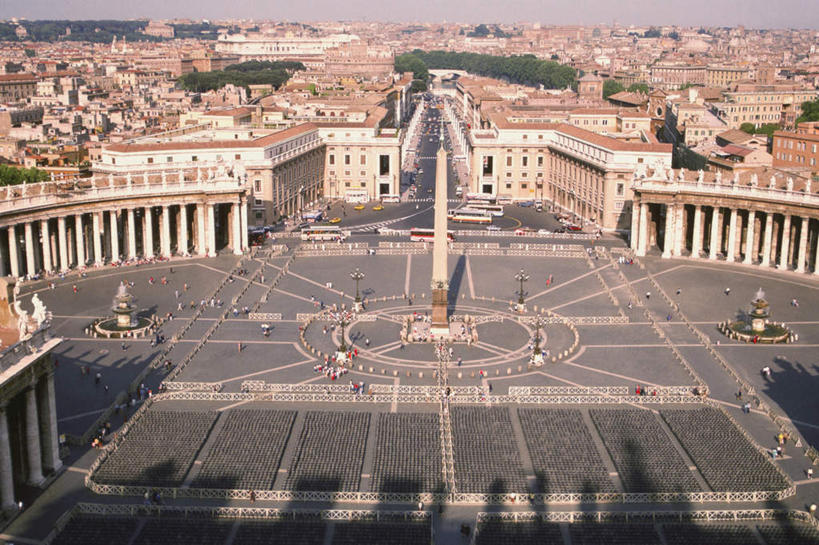 西方人,家,站,坐,走,横图,俯视,航拍,室外,白天,旅游,度假,标志建筑,道路,地标,建筑,路,公路,汽车,书籍,欧洲,梵蒂冈,欧洲人,许多,行人,游客,游人,服装,瓦片,房屋,屋顶,屋子,地平线,公寓,纪念碑,建筑群,辽阔,地面,交通,首都,许多人,顶棚,瓦,注视,休闲装,娱乐,建设,洋房,楼房,路人,旅客,住宅,车,排列,衣服,交通工具,轿车,观察,看,站着,一群人,享受,休闲,广阔,休闲服,旅游胜地,放松,建造,服饰,观看,一望无际,察看,鸟瞰,关注,南欧,载具,延伸,梵蒂冈城,圣彼得广场,屋瓦,天地相交,摆列,梵蒂冈城国,无边无际,一马平川,过客,男人,男性,女人,女性,中年男性,中年女性,白种人,书,图书,马路,步行,散步,站立,走路,坐着,半身,彩图,高角度拍摄,房子,布列,分列