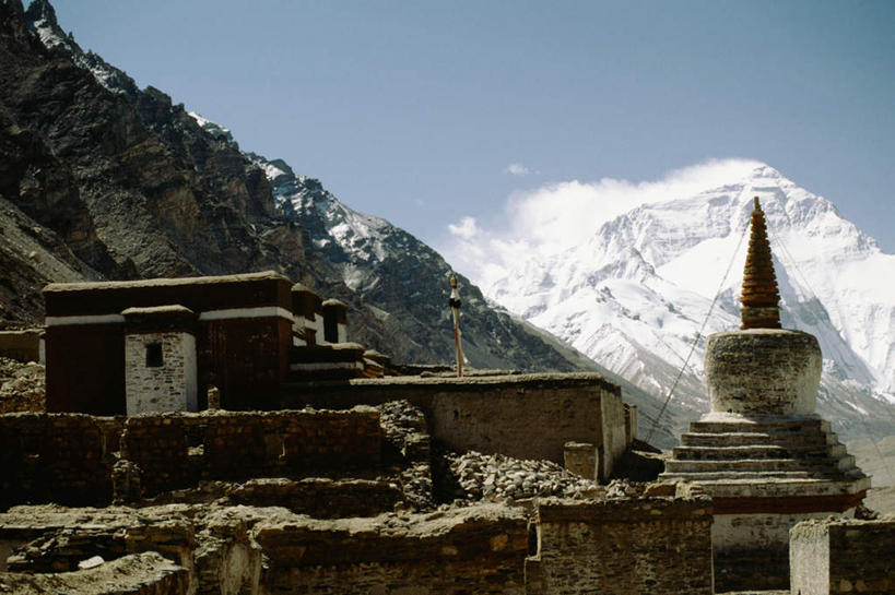无人,寺庙,横图,室外,白天,正面,旅游,度假,石头,山,雪,雪山,大雪,标志建筑,地标,建筑,珠峰,中国,亚洲,阴影,节日,光线,石子,影子,冰,积雪,山峰,雪景,冬季,冬天,山峦,燃烧,文化,娱乐,建设,西藏,蓝色,蓝天,天空,阳光,香火,庙宇,天,祈祷,享受,休闲,健康,旅游胜地,放松,寒冷,许愿,宗教,信仰,晴朗,纪念,祈求,冰冷,藏,东亚,西藏自治区,日喀则,日喀则市,万里无云,中华人民共和国,珠穆朗玛峰,西南地区,严寒,冰凉,酷寒,凛冽,凛凛,极冷,圣母峰,珠穆朗玛,萨加玛塔峰,巴松乡,定日县,绒布寺,平安,石块,岩石,晴空,晴空万里,彩图,庙,寺