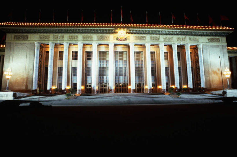 无人,天安门,人民大会堂,横图,室外,夜晚,正面,旅游,度假,标志建筑,地标,建筑,路灯,照明,北京,天安门广场,中国,亚洲,一排,阴影,整齐,光线,影子,柱子,灯光,首都,娱乐,建设,灯,排列,享受,休闲,旅游胜地,放松,照亮,照明设备,队列,东亚,中华人民共和国,北京市,京,北平,华北地区,彩图