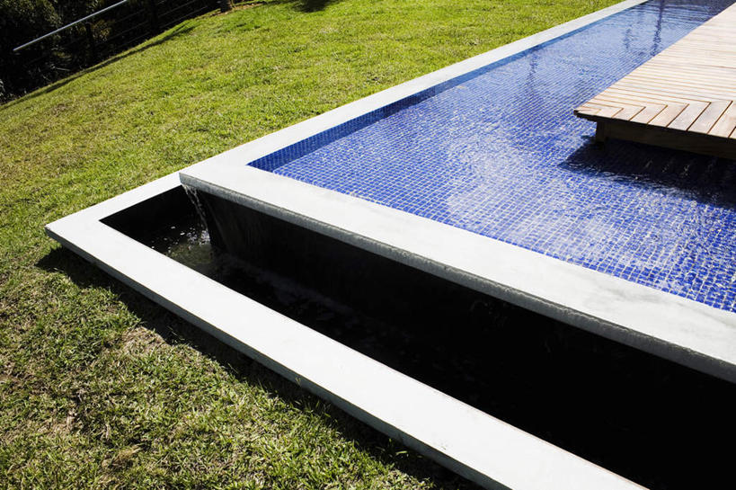 无人,横图,俯视,室外,白天,草地,草坪,植物,喷泉,阴影,飞溅,溅,光线,液体,影子,景观,水滴,文化,水珠,草,绿色,阳光,品味,喷洒,水景,美观,设计,彩图,高角度拍摄