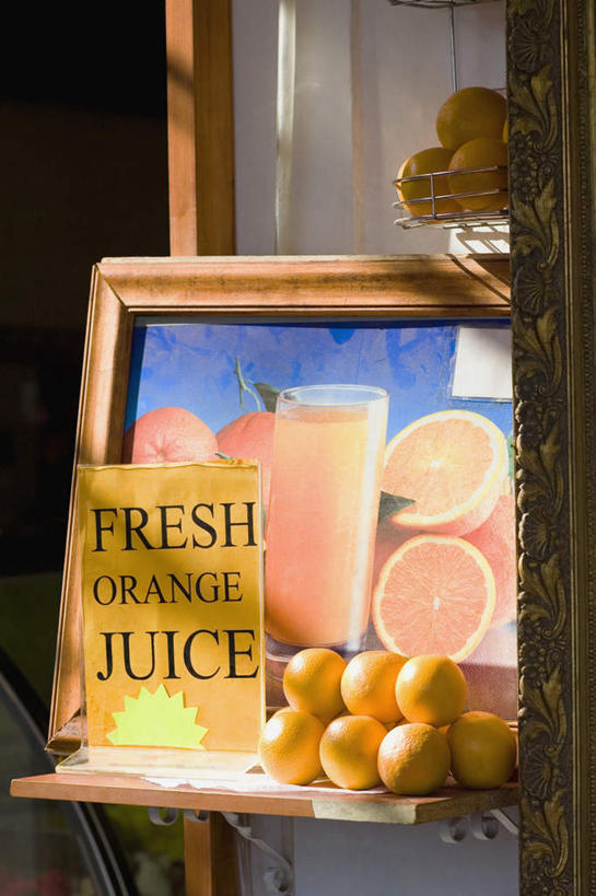 无人,商店,竖图,室外,特写,白天,正面,指示牌,柑橘,水果,希腊,欧洲,一堆,许多,堆叠,堆积,朦胧,模糊,新鲜,英文,标志,文字,字符,字母,生食,食品,果实,标识,商铺,食物,有机食品,绿色食品,堆,英文字母,多德卡尼斯群岛,希腊共和国,罗德岛,市肆,商号,橘子,桔子,橙子,橙,彩图,店铺