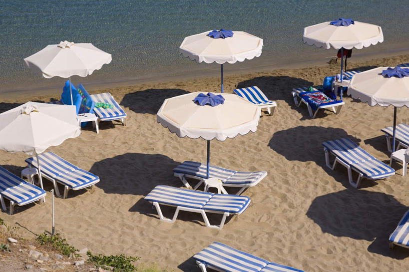 无人,横图,俯视,室外,白天,旅游,度假,海浪,海洋,美景,沙滩,椅子,希腊,欧洲,阴影,光线,伞,沙子,影子,雨伞,遮阳伞,躺椅,海岸,景观,浪花,沙地,娱乐,阳伞,阳光,自然,海水,享受,休闲,景色,放松,沙滩椅,太阳伞,自然风光,海景,多德卡尼斯群岛,希腊共和国,罗德岛,大海,风浪,海,海水的波动,海滩,近岸浪,涌浪,彩图,高角度拍摄