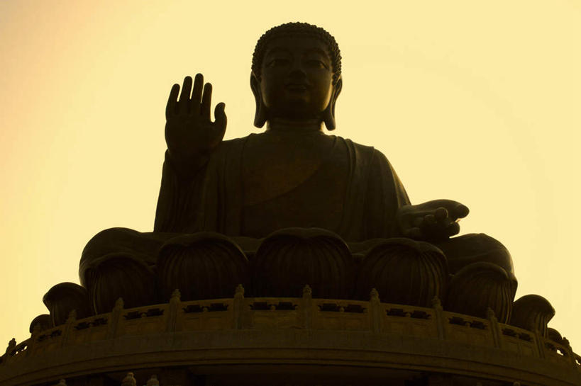 东方人,一个人,无人,坐,盘腿,横图,室外,白天,仰视,旅游,度假,名胜古迹,日落,标志建筑,地标,建筑,雕塑,香港,中国,亚洲,仅一个男性,仅一个人,仅一个中年男性,遗迹,艺术,装饰,雕刻,雕像,晚霞,霞光,落日,注视,黄种人,古迹,文物,娱乐,建设,古建筑,石雕,黄昏,工艺品,观察,看,享受,休闲,旅游胜地,彩霞,放松,观看,纪念,美术,港,察看,张开五指,关注,主题,陈列,古文明,东亚,大屿山,宝莲寺,香港特别行政区,港澳台,中华人民共和国,功能,美学,夕照,宝莲禅寺,大濠岛,荃湾区,男人,男性,中年男性,亚洲人,夕阳,盘腿而坐,盘膝,盘着腿的,盘着腿坐,双腿交叉,坐着,半身,彩图,低角度拍摄,五指张开,斜阳