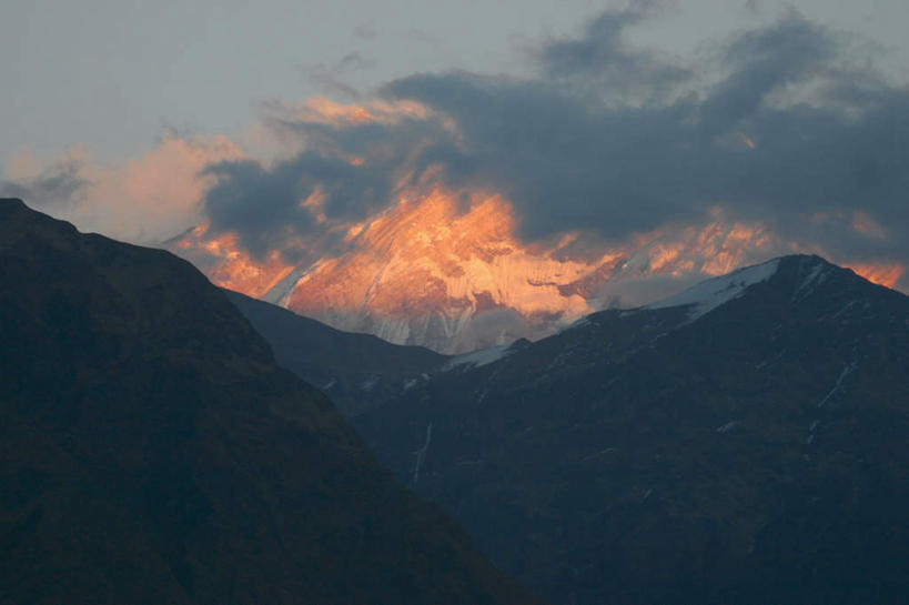 无人,横图,室外,白天,正面,旅游,度假,美景,日落,山,雪,雪山,大雪,尼泊尔,亚洲,冰,积雪,景观,山峰,晚霞,霞光,雪景,冬季,冬天,落日,山峦,娱乐,自然,黄昏,享受,休闲,景色,彩霞,放松,寒冷,冰冷,自然风光,南亚,喜马拉雅山脉,安纳普尔纳峰,尼泊尔王国,喜马拉雅山,严寒,喜马拉雅,冰凉,酷寒,凛冽,凛凛,极冷,夕照,库塘峰,夕阳,彩图,斜阳