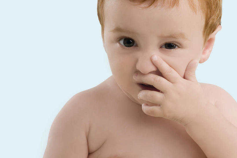 西方人,儿童,脸,头,脸颊,手,一个人,站,摸,横图,室内,特写,白天,正面,纯洁,欧洲,欧洲人,仅一个男性,仅一个人,抚摸,绿色背景,注视,裸露,肩膀,小孩,观察,看,站着,仅一个小孩,手部,可爱,童年,童趣,摄影,影棚,观看,单手,察看,关注,裸,童真,烂漫,无邪,天真,男孩,男人,男性,白种人,孩子,头部,脸部,脸蛋,面部,触摸,接触,站立,半身,彩图,影棚拍摄,拍摄,男生