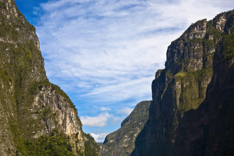 无人,横图,室外,白天,正面,旅游,度假,石头,美景,森林,山,山脉,树林,植物,墨西哥,阴影,光线,石子,影子,景观,山顶,山峰,云,云朵,山峦,云彩,娱乐,树,树木,蓝色,绿色,白云,蓝天,天空,阳光,自然,群山,天,享受,休闲,景色,放松,生长,晴朗,成长,北美,北美洲,自然风光,美洲,沉积岩,恰帕斯,恰帕斯州,北亚美利加洲,亚美利加洲,墨西哥合众国,仙人掌王国,颠峰,极峰,水成岩,石块,岩石,晴空,彩图