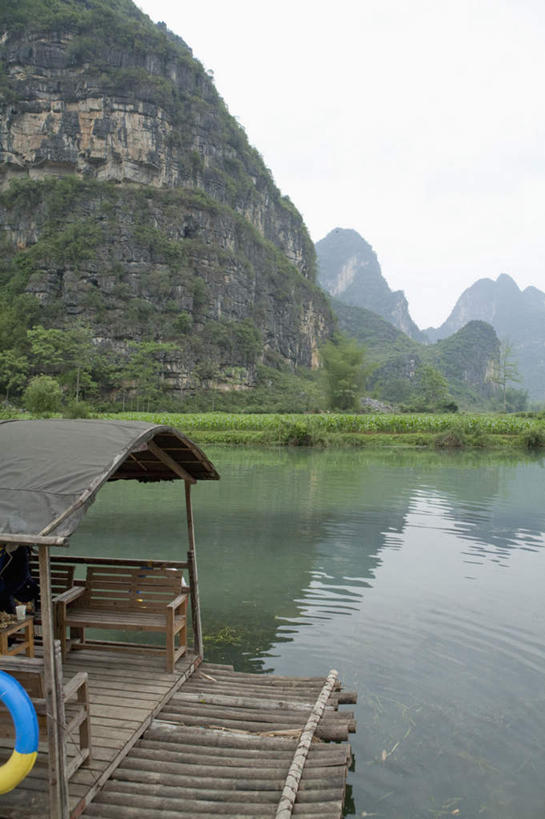 无人,竖图,室外,白天,正面,旅游,度假,河流,石头,美景,森林,山,山脉,树林,水,植物,船,中国,亚洲,阴影,光线,石子,影子,河水,景观,山顶,山峰,水流,木船,山峦,娱乐,树,树木,蓝色,绿色,倒影,蓝天,天空,阳光,自然,交通工具,群山,天,享受,休闲,景色,放松,生长,晴朗,成长,广西,倒映,舟,自然风光,载具,东亚,沉积岩,万里无云,广西壮族自治区,中华人民共和国,桂,华南地区,崇左,崇左市,颠峰,极峰,反照,水成岩,大新,大新县,石块,岩石,晴空,晴空万里,彩图,堪圩乡,明仕村,明仕田园