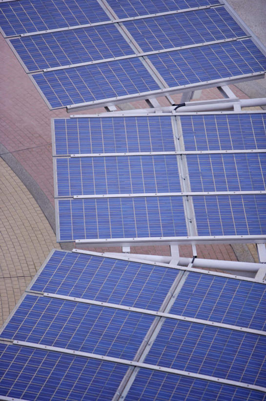 无人,竖图,俯视,室外,特写,白天,太阳能,台湾,中国,亚洲,一排,环保,整齐,排列,蓝色,能源,存储,回收,资源,储存,队列,利用,低碳,东亚,循环,台北,港澳台,中华人民共和国,省会,台北市,台湾省,持续,太阳能电池板,彩图,高角度拍摄,台