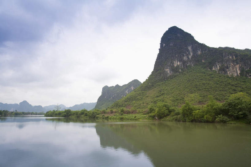 无人,横图,室外,白天,正面,旅游,度假,河流,石头,美景,森林,山,山脉,树林,水,植物,中国,亚洲,阴影,光线,石子,影子,河水,景观,山顶,山峰,水流,云,云朵,山峦,云彩,娱乐,树,树木,蓝色,绿色,白云,倒影,蓝天,天空,阳光,自然,群山,天,享受,休闲,景色,放松,生长,晴朗,成长,广西,倒映,自然风光,东亚,沉积岩,龙州,广西壮族自治区,中华人民共和国,桂,华南地区,崇左,崇左市,颠峰,极峰,反照,水成岩,石块,岩石,晴空,彩图,龙州县