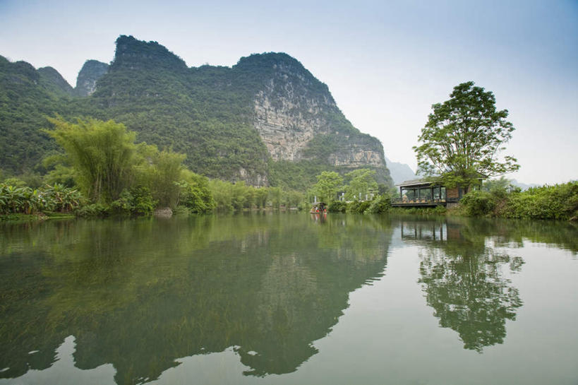 无人,横图,室外,白天,正面,旅游,度假,河流,石头,美景,森林,山,山脉,树林,水,植物,船,中国,亚洲,阴影,光线,石子,影子,河水,景观,山顶,山峰,水流,木船,山峦,娱乐,树,树木,蓝色,绿色,倒影,蓝天,天空,阳光,自然,交通工具,群山,天,享受,休闲,景色,放松,生长,晴朗,成长,广西,倒映,舟,自然风光,载具,东亚,沉积岩,万里无云,广西壮族自治区,中华人民共和国,桂,华南地区,崇左,崇左市,颠峰,极峰,反照,水成岩,大新,大新县,石块,岩石,晴空,晴空万里,彩图,堪圩乡,明仕村,明仕田园