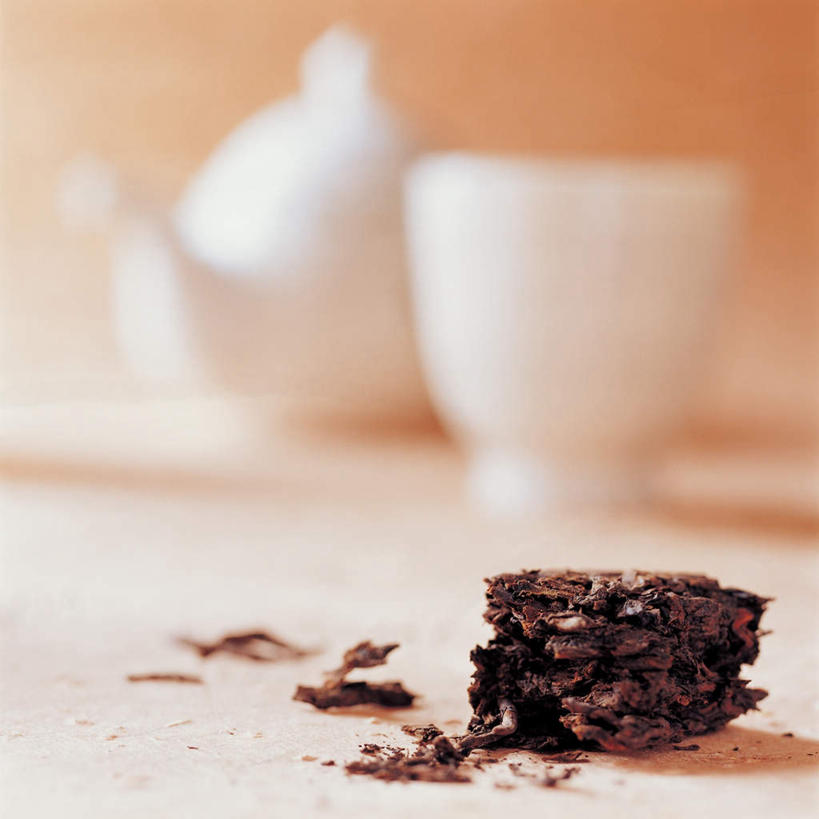 无人,方图,俯视,室内,特写,白天,幸福,茶,杯子,阴影,朦胧,模糊,反射,壶,影子,陶瓷,茶道,茶叶,陶瓷制品,文化,娱乐,水壶,茶壶,容器,水杯,享受,休闲,温馨,放松,乐趣,茶艺,环境,提神,舒适,醒脑,东亚文化,礼法,修行,饼茶,茶饼,团茶,茶杯,彩图,高角度拍摄,茶文化