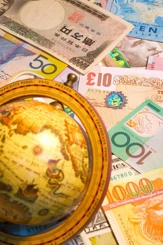 无人,竖图,俯视,室内,特写,白天,钱,美元,仪器,海洋,静物,地图,一堆,许多,阴影,堆叠,堆积,反射,网格,地球仪,钱币,线条,影子,世界地图,地球,陆地,美金,全球,球,一个,经纬线,模型,球体,钞票,金融,纸币,地理,国家,经济,日元,台币,单个,堆,大陆,世界,美圆,纬线,版图,流通,纸钞,经线,贸易,经纬仪,地理学,货币,现金,彩图,高角度拍摄,日本银行券,日圆,大洋,大洲