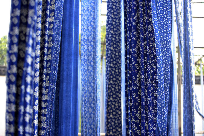 无人,横图,室外,白天,正面,度假,美景,植物,城市风光,城市,中国,亚洲,一排,吊挂,悬挂,花纹,整齐,布,图案,景观,挂,布纹,娱乐,浙江,架子,树,树木,浙江省,排列,蓝色,绿色,自然,享受,休闲,景色,放松,生长,成长,布匹,队列,东亚,乌镇,桐乡,中华人民共和国,华东地区,浙,嘉兴,嘉兴市,桐乡市,彩图,青墩,乌墩,乌戍