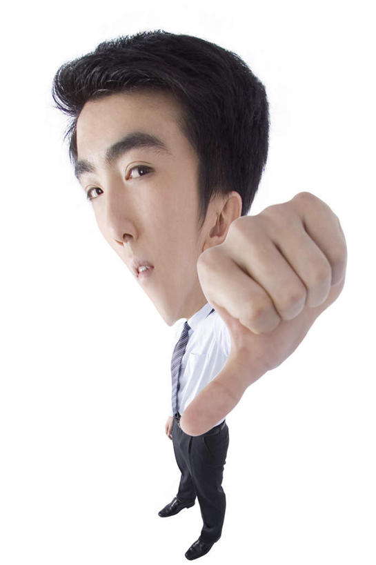 东方人,一个人,商务人士,商务男性,站,举,竖图,俯视,室内,白天,衬衫,亚洲,仅一个男性,仅一个人,阴影,套装,反射,影子,领带,注视,黄种人,仅一个年轻男性,观察,看,手势,托,站着,竖,观看,翘,幽默,察看,象征,庄重,鄙视,关注,商务装,诙谐,身份,工薪阶层,藐视,讽刺,蔑视,嘲笑,正式,地位,朝下,风趣,男人,男性,年轻男性,亚洲人,大拇指,白领,上班族,举起,举手,举着,向上举,向上伸,向上托,站立,彩图,高角度拍摄,全身,衬衣,向下