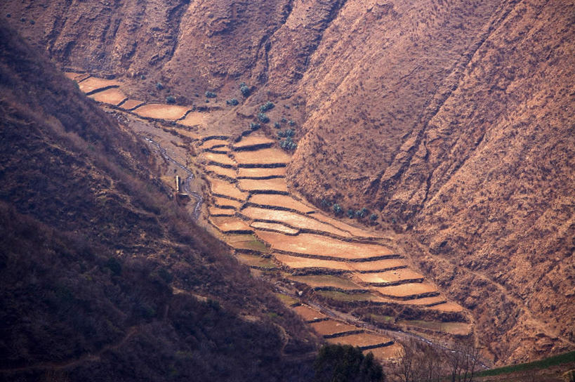 无人,横图,俯视,室外,白天,旅游,度假,石头,美景,山,山脉,峡谷,昆明,中国,亚洲,阴影,光线,石子,影子,景观,山峰,山谷,山峦,娱乐,云南,阳光,自然,群山,享受,休闲,景色,放松,岩层,自然风光,昆明市,东亚,云南省,东川,中华人民共和国,省会,西南地区,滇,石块,岩石,彩图,高角度拍摄,东川红土地,东川区,新田乡