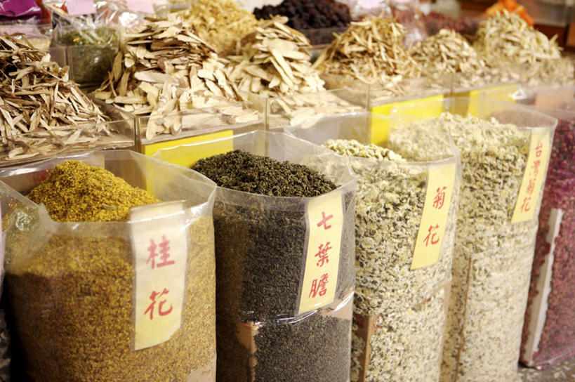 无人,商店,横图,俯视,室内,特写,白天,爱情,植物,桂花,一堆,许多,堆叠,堆积,盛开,标签,标志,文字,字符,草药,药草,很多,花蕾,标识,商铺,中药,花,花瓣,花朵,鲜花,花苞,花蕊,汉字,菊花,堆,甘草,吉祥,草本,中文,药材,中草药,香叶,中药材,本草,高洁,长寿,国文,华文,丹桂,木樨,怀恋,清净,真情,寿客,秋菊,市肆,商号,生甘草,木犀,彩图,高角度拍摄,店铺