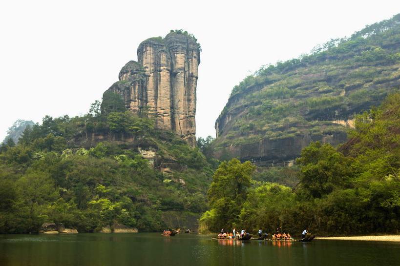 无人,横图,室外,白天,正面,旅游,度假,石头,美景,山,山脉,树林,植物,船,武夷山,中国,亚洲,阴影,光线,纹路,石子,纹理,影子,景观,山峰,木船,山峦,两艘,娱乐,树,树木,蓝色,绿色,蓝天,天空,阳光,自然,交通工具,群山,天,享受,休闲,景色,放松,生长,晴朗,成长,舟,自然风光,载具,福建,东亚,福建省,万里无云,肌理,中华人民共和国,华东地区,闽,石块,岩石,晴空,晴空万里,彩图,碧水丹山,福建第一名山,奇秀甲东南,武夷山市