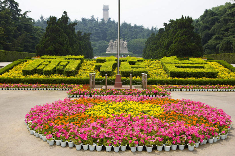 无人,横图,室外,白天,正面,度假,花海,花圃,美景,树林,植物,城市风光,城市,叶子,南京,中国,亚洲,盛开,标志,旗杆,文字,字符,景观,花蕾,娱乐,标识,江苏,花,花瓣,花朵,花卉,鲜花,树,树木,绿色,自然,花丛,花束,花田,花苞,花蕊,享受,休闲,汉字,景色,放松,生长,成长,中文,东亚,江苏省,南京市,雨花台,中华人民共和国,华东地区,苏,省会,国文,华文,石头城,彩图