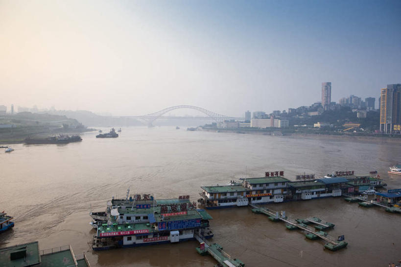 无人,高楼大厦,码头,横图,室外,白天,正面,度假,美景,山,山脉,植物,城市风光,城市,大厦,港口,建筑,轮船,摩天大楼,船,重庆,中国,亚洲,阴影,光线,影子,景观,山峰,山峦,娱乐,树,树木,蓝色,绿色,蓝天,天空,阳光,自然,交通工具,群山,天,享受,休闲,景色,放松,生长,晴朗,成长,载具,长江,东亚,万里无云,朝天门码头,嘉陵江,中华人民共和国,西南地区,重庆市,渝,晴空,晴空万里,彩图,摆渡口,埠头,大楼,渡口,渡头,港湾,高层建筑,高楼,海港,货运码头,口岸,摩天楼,商港