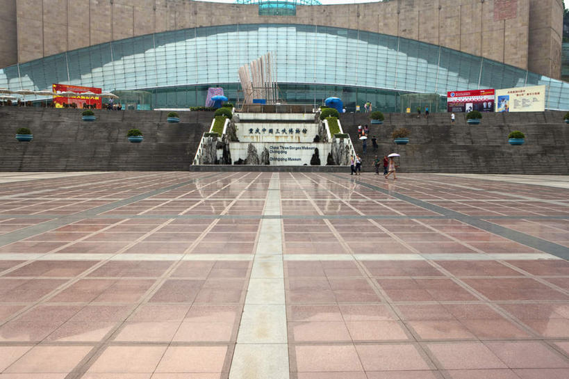 东方人,博物馆,站,走,横图,室外,白天,正面,旅游,度假,植物,楼梯,标志建筑,地标,建筑,雕塑,重庆,中国,亚洲,行人,游客,游人,阴影,服装,研究,艺术,装饰,光线,标志,雕刻,牌匾,文字,影子,字符,阶梯,墙,许多人,教育,注视,休闲装,黄种人,文化,娱乐,标识,建设,路人,旅客,墙壁,墙面,台阶,树,树木,衣服,绿色,阳光,自然,工艺品,观察,看,站着,一群人,享受,休闲,休闲服,汉字,旅游胜地,放松,服饰,生长,成长,观看,纪念,展览,美术,察看,关注,欣赏,中文,主题,陈列,东亚,渝中区,中华人民共和国,西南地区,功能,美学,国文,华文,重庆市,渝,典藏,过客,男人,男性,女人,女性,中年男性,中年女性,亚洲人,步行,散步,站立,走路,彩图,全身,重庆中国三峡博物馆,三峡博物馆