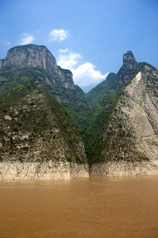 无人,竖图,室外,白天,正面,旅游,度假,河流,石头,美景,山,山脉,水,植物,长江三峡,重庆,中国,亚洲,阴影,波纹,光线,石子,影子,河水,景观,山峰,水流,云,云朵,涟漪,山峦,云彩,娱乐,树,树木,蓝色,绿色,白云,倒影,蓝天,水纹,天空,阳光,自然,波浪,群山,天,享受,休闲,景色,放松,生长,晴朗,成长,倒映,自然风光,长江,东亚,湖北,湖北省,中华人民共和国,水晕,西南地区,重庆市,渝,奉节县,巫山县,华中地区,鄂,宜昌,宜昌市,恩施,恩施州,恩施土家族苗族自治州,反照,巴东县,母亲河,石块,岩石,晴空,彩图,白帝城,南津关,秭归,秭归县