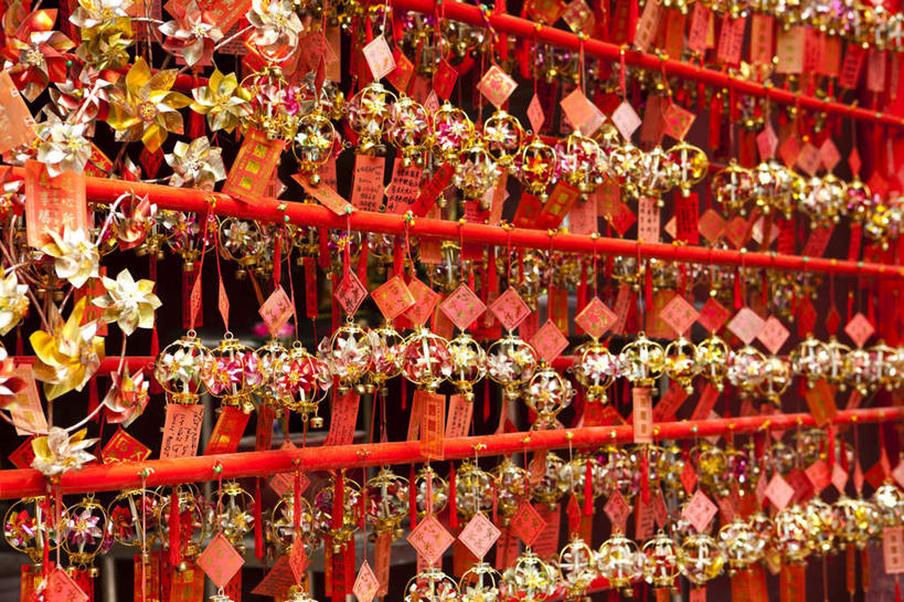 无人,寺庙,横图,室外,白天,正面,旅游,度假,名胜古迹,标志建筑,地标,建筑,澳门,中国,亚洲,一排,吊挂,悬挂,节日,遗迹,整齐,装饰,并列,并排,挂饰,燃烧,挂,古迹,文化,文物,娱乐,建设,古建筑,装饰品,排列,红色,香火,装饰物,庙宇,祈祷,享受,休闲,健康,旅游胜地,放松,许愿,宗教,信仰,纪念,华丽,修饰,祈求,点缀,队列,饰物,平行,古文明,东亚,妈祖阁,妈阁庙,港澳台,中华人民共和国,衬托,美观,雅致,雅观,澳门特别行政区,澳,平安,彩图,庙,寺