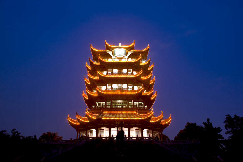 无人,寺庙,横图,彩色,室外,夜晚,仰视,旅游,度假,名胜古迹,植物,标志建筑,地标,建筑,霓虹灯,武汉,中国,亚洲,阴影,遗迹,光线,影子,塔,灯光,七彩,古迹,文物,娱乐,光源,建设,古建筑,宝塔,霓虹,灯,树,树木,绿色,自然,庙宇,享受,休闲,旅游胜地,放松,生长,成长,照明设备,古文明,东亚,湖北,湖北省,黄鹤楼,武昌区,武汉市,武昌,中华人民共和国,省会,氖灯,华中地区,鄂,浮图,浮屠,彩图,低角度拍摄,庙,寺,黄鹄山,蛇山