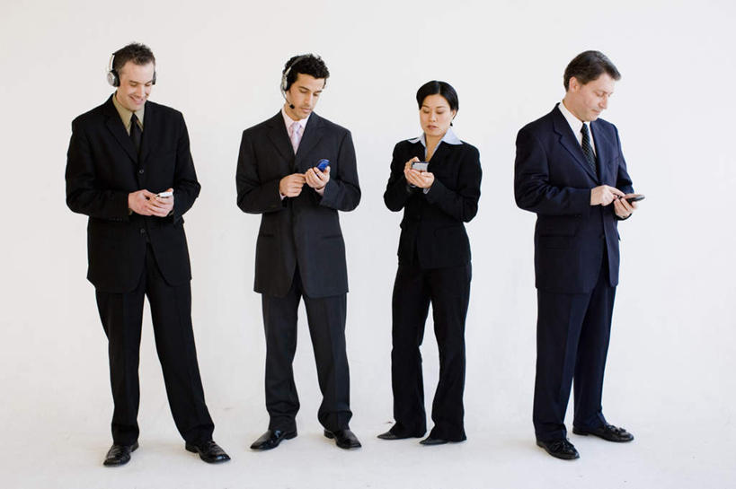 东方人,西方人,四个人,同事,商务人士,商务男性,商务女性,站,打电话,横图,室内,白天,白色背景,正面,衬衫,成功,合作,团队,集体,信心,电话,手机,欧洲,欧洲人,亚洲,一排,敲打,握,阴影,套装,整齐,反射,影子,领带,拿,拿着,注视,黄种人,输入,通讯设备,队伍,排列,打字,低头,观察,看,站着,握着,摄影,影棚,观看,点击,敲击,察看,领导,象征,庄重,成就,队列,关注,商务装,身份,合伙,领袖,工薪阶层,正式,地位,交流,按键,男人,男性,年轻男性,年轻女性,女人,女性,中年男性,中年女性,白种人,亚洲人,白领,上班族,沟通,通话,站立,彩图,全身,影棚拍摄,衬衣,拍摄