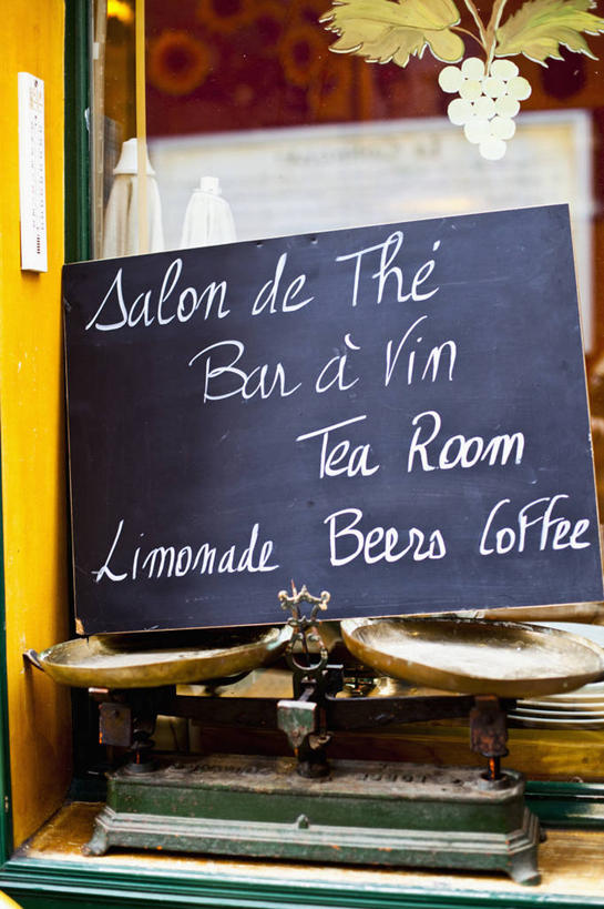 无人,竖图,室外,特写,白天,正面,实验,仪器,葡萄,水果,天平,阴影,新鲜,研究,反射,分析,化学,测试,标志,文字,影子,字符,字母,墙,生食,食品,果实,标识,墙壁,墙面,食物,红色,黑板,平衡,教学,有机食品,绿色食品,衡量,咖啡店,咖啡屋,计量,试验耗材,实验用品,耐磨,教学黑板,秤,天平称,天平秤,山葫芦,蒲桃,草龙珠,彩图,咖啡馆