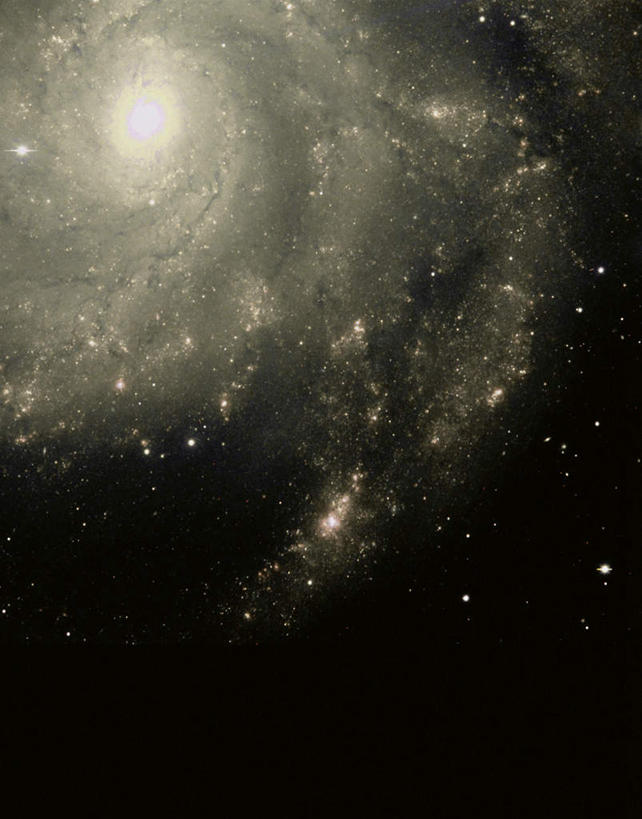 无人,竖图,室外,夜晚,正面,探险,神秘,宇宙,黑色背景,科学,太空,星球,星云,漩涡,自然,探索,大熊座,星系,发现,天体,星体,天文学,外太空,M101星云,M101大熊座旋涡星系,大熊座旋涡星系,旋涡星系,螺旋星云,彩图