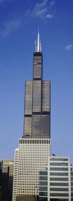 无人,高楼大厦,竖图,室外,白天,仰视,度假,美景,城市风光,标志建筑,城市,大厦,地标,建筑,摩天大楼,美国,阴影,光线,影子,景观,云,云朵,建筑群,云彩,娱乐,建设,蓝色,白云,蓝天,天空,阳光,天,享受,休闲,景色,放松,晴朗,北美,北美洲,美洲,伊利诺斯州,芝加哥,世界屠猪城,巨肩之城,劳动之城,伊利诺伊,伊利诺伊州,伊利诺州,芝加哥市,芝城,林肯之地,北亚美利加洲,亚美利加洲,西尔斯大厦,希尔斯大厦,威利斯大厦,韦莱集团大厦,晴空,彩图,低角度拍摄,大楼,高层建筑,高楼,摩天楼