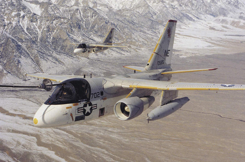 无人,横图,俯视,航拍,室外,白天,海浪,海洋,山,雪,雪山,大雪,飞机,飞翔,飞行,冰,积雪,浪花,山峰,雪景,冬季,冬天,山峦,翱翔,航空,飞,海水,交通工具,寒冷,战争,空军,战斗机,冰冷,鸟瞰,载具,海景,轰炸机,军用机,军用战斗机,攻击机,两架,严寒,冰凉,酷寒,凛冽,凛凛,极冷,大海,风浪,海,海水的波动,近岸浪,涌浪,彩图,高角度拍摄