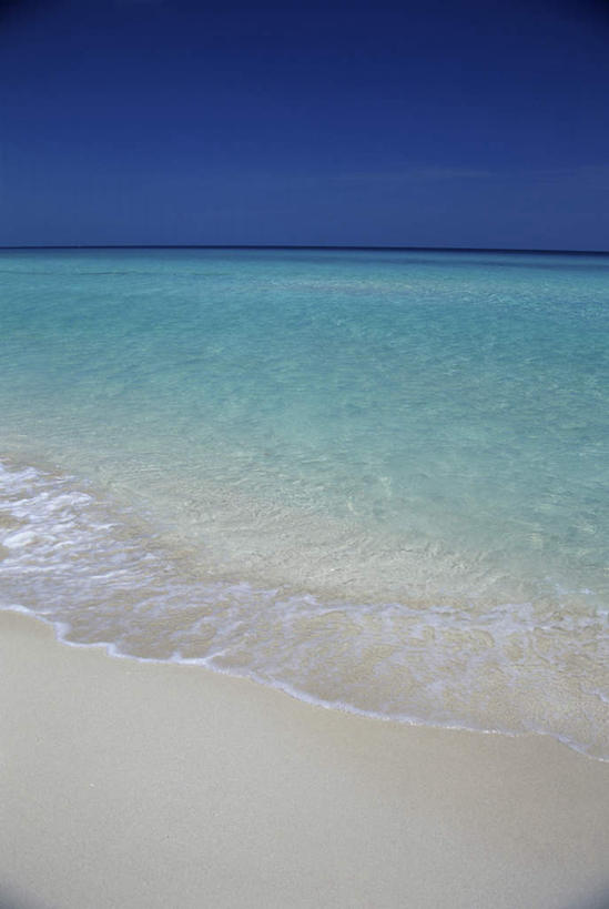 无人,竖图,室外,白天,正面,旅游,度假,海浪,海洋,美景,沙滩,古巴,阴影,光线,沙子,影子,海岸,景观,浪花,水平线,云,云朵,辽阔,海平线,沙地,首都,云彩,娱乐,蓝色,白云,蓝天,天空,阳光,自然,海水,天,享受,休闲,广阔,景色,放松,晴朗,一望无际,北美,北美洲,自然风光,美洲,海景,哈瓦那,北亚美利加洲,亚美利加洲,古巴共和国,无边无际,一马平川,大海,风浪,海,海水的波动,海滩,近岸浪,涌浪,晴空,彩图,巴拉德罗,巴拉德罗海滩,水天相接,水天一线