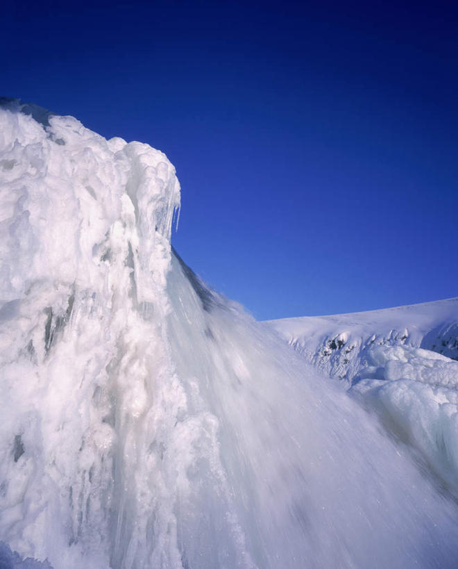 无人,竖图,室外,白天,正面,旅游,度假,冰山,石头,美景,山,雪,大雪,欧洲,冰岛,阴影,光线,石子,影子,冰,积雪,景观,山顶,山峰,雪景,冬季,冬天,山峦,娱乐,冰川,蓝色,蓝天,天空,阳光,自然,天,享受,休闲,景色,放松,寒冷,晴朗,冰冷,自然风光,北欧,冰河,沉积岩,万里无云,冰岛共和国,严寒,冰凉,酷寒,凛冽,凛凛,极冷,颠峰,极峰,居德瀑布,水成岩,石块,岩石,晴空,晴空万里,彩图