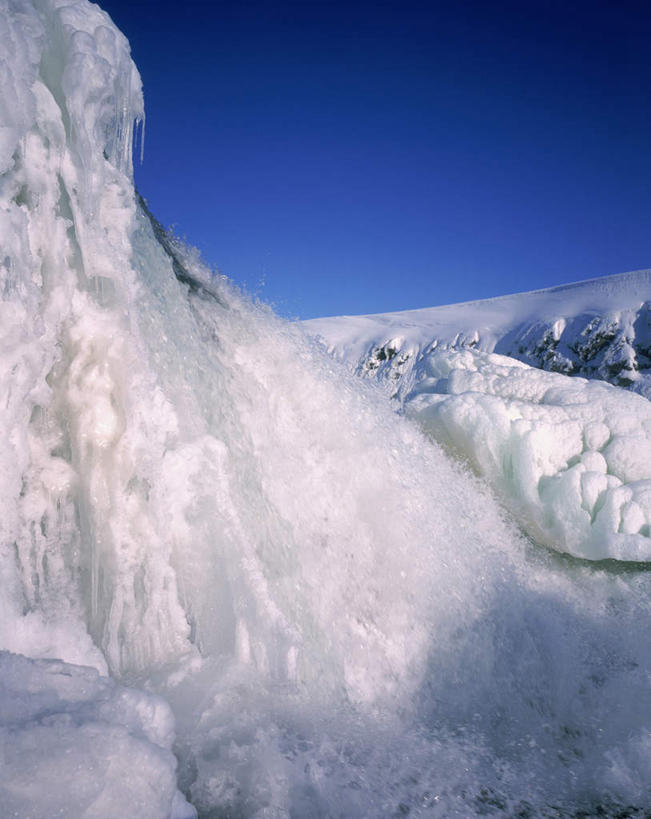 无人,竖图,室外,白天,正面,旅游,度假,冰山,石头,美景,山,雪,大雪,欧洲,冰岛,阴影,光线,石子,影子,冰,积雪,景观,山顶,山峰,雪景,冬季,冬天,山峦,娱乐,冰川,蓝色,蓝天,天空,阳光,自然,天,享受,休闲,景色,放松,寒冷,晴朗,冰冷,自然风光,北欧,冰河,沉积岩,万里无云,冰岛共和国,严寒,冰凉,酷寒,凛冽,凛凛,极冷,颠峰,极峰,居德瀑布,水成岩,石块,岩石,晴空,晴空万里,彩图