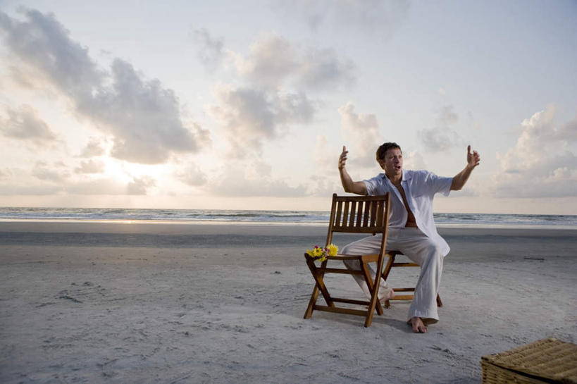 西方人,一个人,坐,伸展双臂,交叉,横图,室外,白天,正面,海浪,海洋,沙滩,竹子,椅子,欧洲,欧洲人,仅一个男性,仅一个人,仅一个中年男性,阴影,竹制,服装,编织,光线,篮子,沙子,影子,木椅,海岸,浪花,云,云朵,沙地,云彩,注视,休闲装,衣服,蓝色,白云,蓝天,天空,阳光,海水,竹篮,天,观察,看,休闲,休闲服,服饰,晴朗,观看,竹条,交织,察看,竹制品,关注,海景,穿插,男人,男性,中年男性,白种人,大海,风浪,海,海水的波动,海滩,近岸浪,涌浪,晴空,敞开双臂,伸开双臂,展开双肩,张开手臂,张开双臂,坐着,彩图,全身