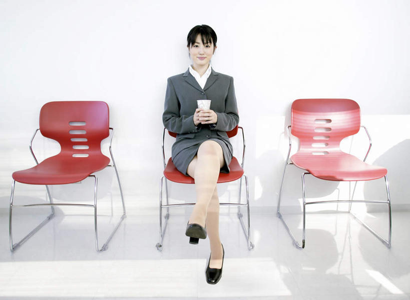 东方人,一个人,商务人士,商务女性,坐,捧,横图,室内,白天,正面,幸福,茶,杯子,椅子,亚洲,仅一个年轻女性,仅一个女性,仅一个人,阴影,套装,光线,影子,墙,茶叶,地面,三把,二郎腿,注视,黄种人,娱乐,墙壁,墙面,红色,阳光,会议椅,纸制品,观察,看,享受,休闲,温馨,放松,乐趣,观看,纸杯,办公椅,察看,提神,舒适,关注,一次性杯子,醒脑,商务装,工薪阶层,商务椅,培训椅,年轻女性,女人,女性,亚洲人,白领,上班族,端,端着,捧着,手捧,坐着,彩图,全身